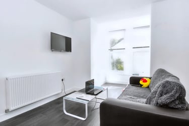 2 bed flat, Quaker Lane Flat 3, Peverell, Plymouth, PL34FA - Image 3